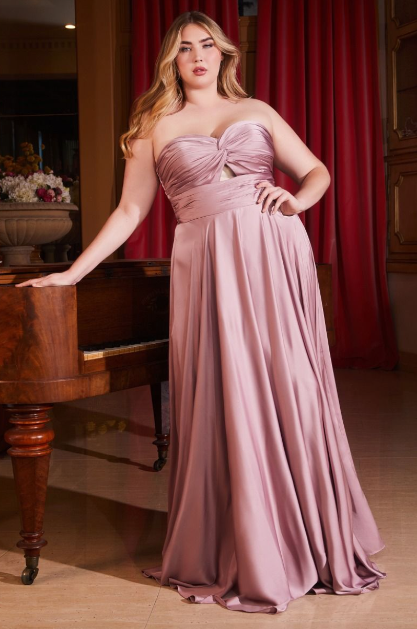 Weston *tailles 16 à 24* - robe longue en tissus satiné avec bustier en coeur et cut-out à l'avant Weston *tailles 16 à 24* - robe longue en tissus satiné avec bustier en coeur et cut-out à l'avant