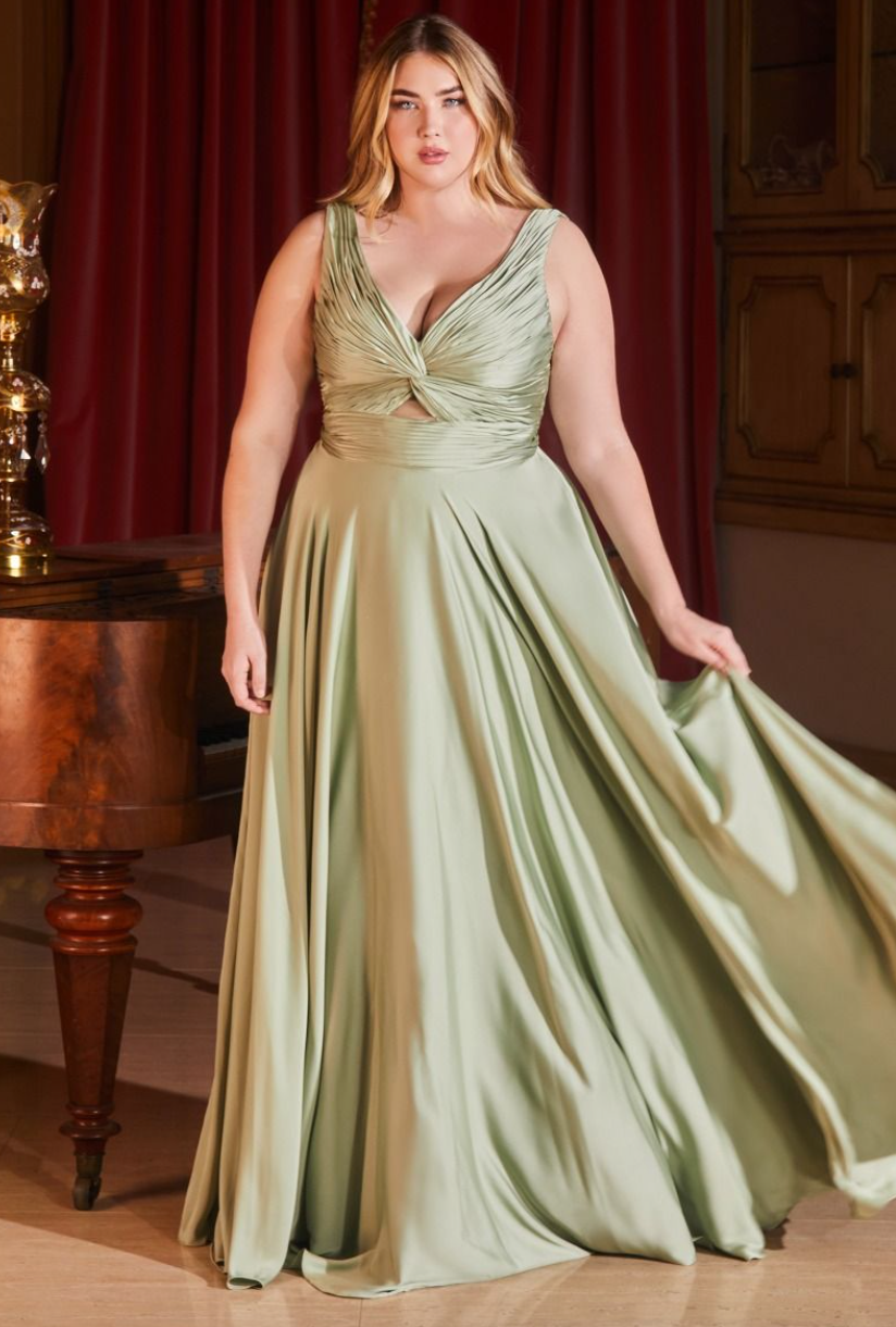 Rushe *tailles 16 à 24* - robe longue en tissus satiné avec jeu de plis et cut-out à l'avant Rushe *tailles 16 à 24* - robe longue en tissus satiné avec jeu de plis et cut-out à l'avant