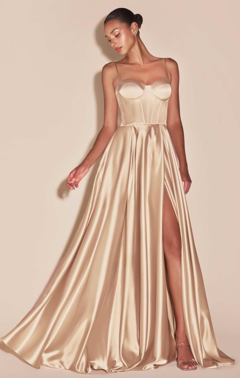 Heather - robe longue en tissus satiné avec corset, bretelles fines, dos lacé et jambe fendue Heather - robe longue en tissus satiné avec corset, bretelles fines, dos lacé et jambe fendue