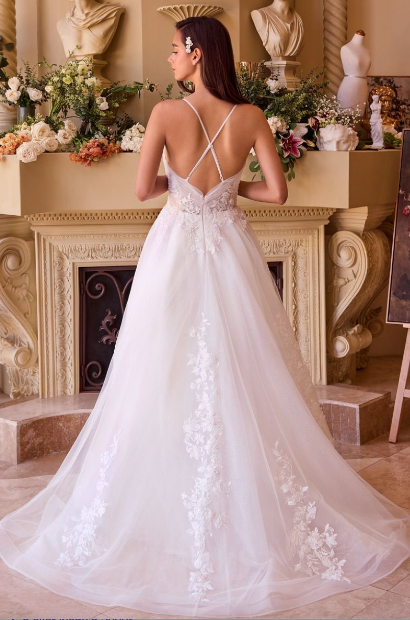 Roxie - robe de mariée en tulle brodée et dos ouvert Roxie - robe de mariée en tulle brodée et dos ouvert