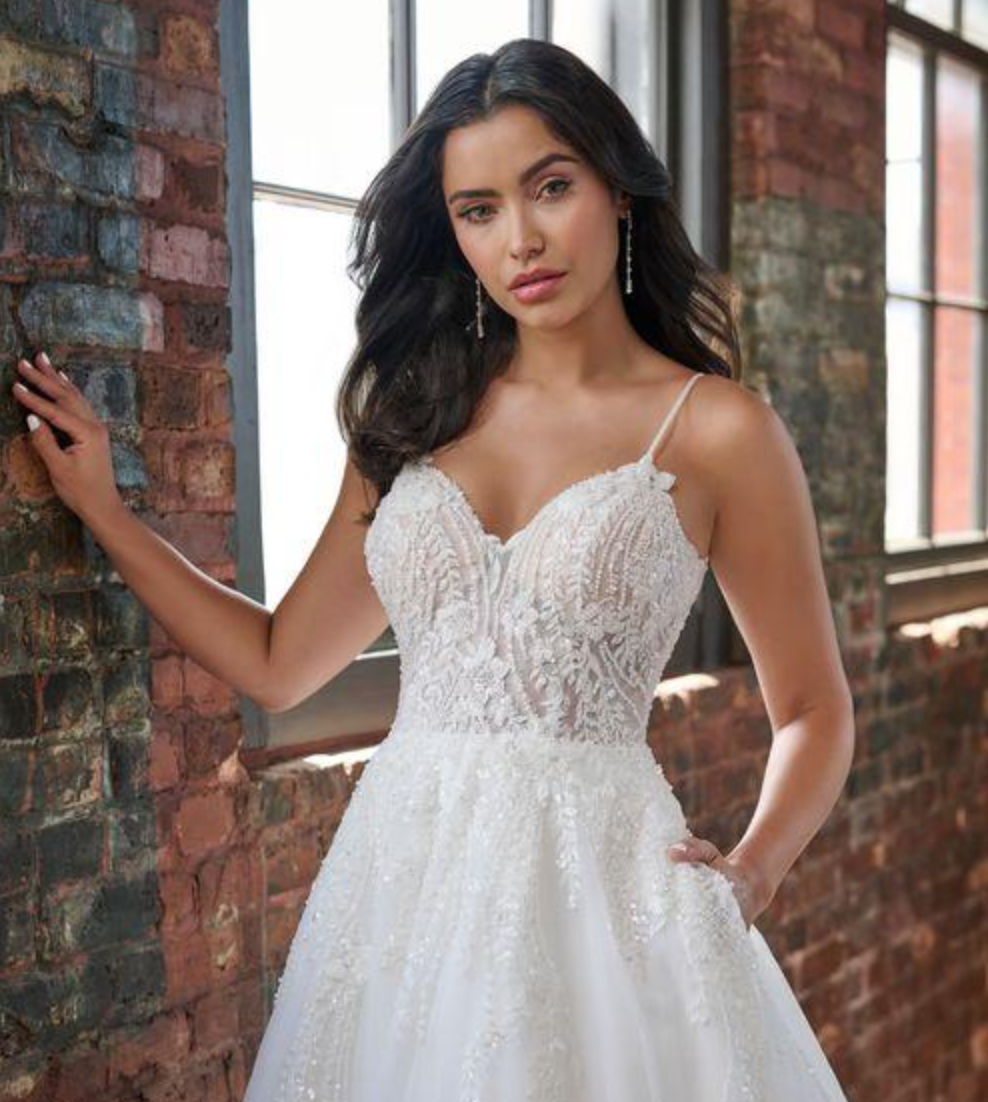 *EXCLUSIVITÉ* Noah - robe de princesse volumineuse en tulle avec haut brodé de dentelle et bretelles fines *EXCLUSIVITÉ* Noah - robe de princesse volumineuse en tulle avec haut brodé de dentelle et bretelles fines