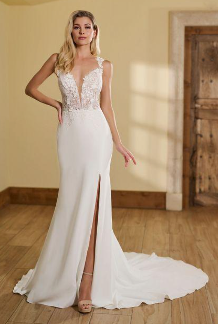 *EXCLUSIVITÉ* Amelia - robe de mariée ajustée en crêpe extensible avec haut en dentelle et dos illusion *EXCLUSIVITÉ* Amelia - robe de mariée ajustée en crêpe extensible avec haut en dentelle et dos illusion