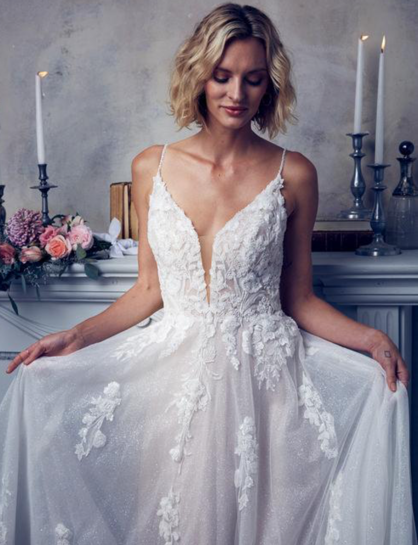 *EXCLUSIVITÉ* Rockie - robe de mariée coupe A en tulle avec haut brodée et bretelles fines avec dos ouvert *EXCLUSIVITÉ* Rockie - robe de mariée coupe A en tulle avec haut brodée et bretelles fines avec dos ouvert