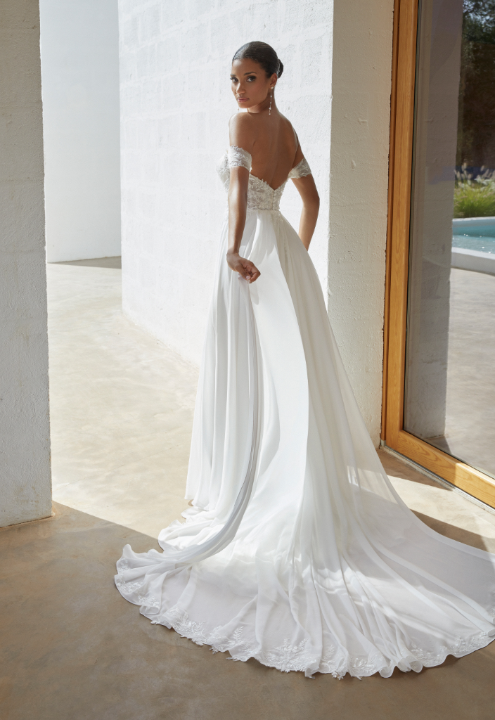 Irene - robe boho romantique en dentelle à encolure off shoulders et jupe de chiffon Irene - robe boho romantique en dentelle à encolure off shoulders et jupe de chiffon