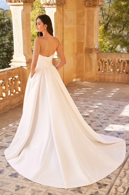 Ophelina *taille plus* - robe de mariée moderne et classique à bustier en coeur et fente à la jambe Ophelina *taille plus* - robe de mariée moderne et classique à bustier en coeur et fente à la jambe