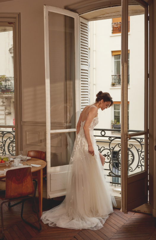 Bianka - robe de mariée romantique de coupe A en tulle et dentelle avec bretelles fines et encolure arrondie Bianka - robe de mariée romantique de coupe A en tulle et dentelle avec bretelles fines et encolure arrondie