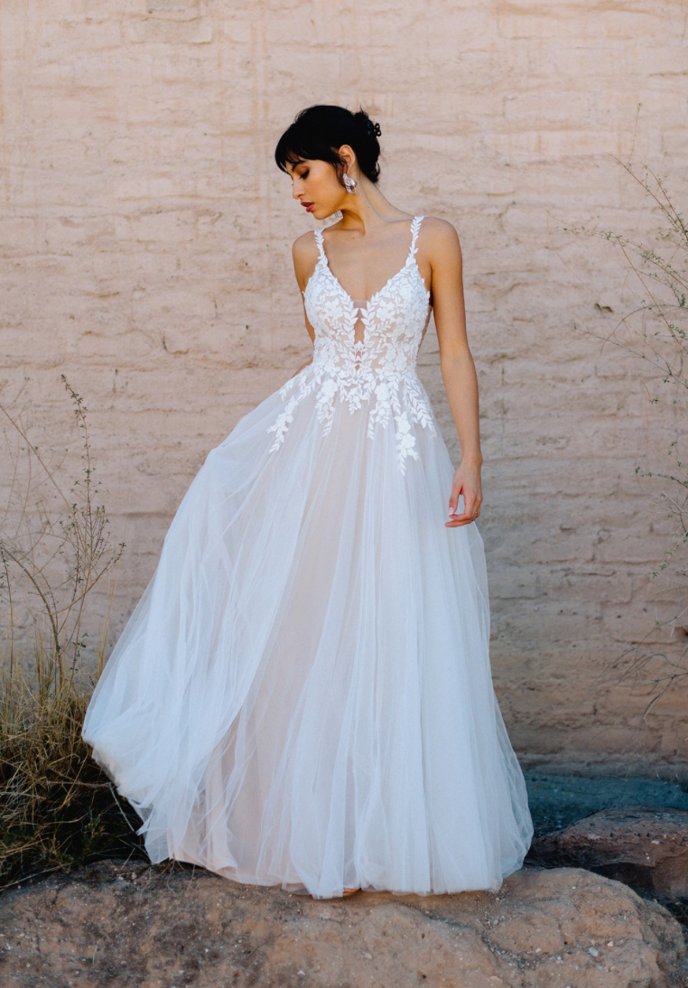 Mason - robe de mariée romantique de coupe A en tulle et dentelle sans perle avec bretelles larges et dos ouvert Mason - robe de mariée romantique de coupe A en tulle et dentelle sans perle avec bretelles larges et dos ouvert