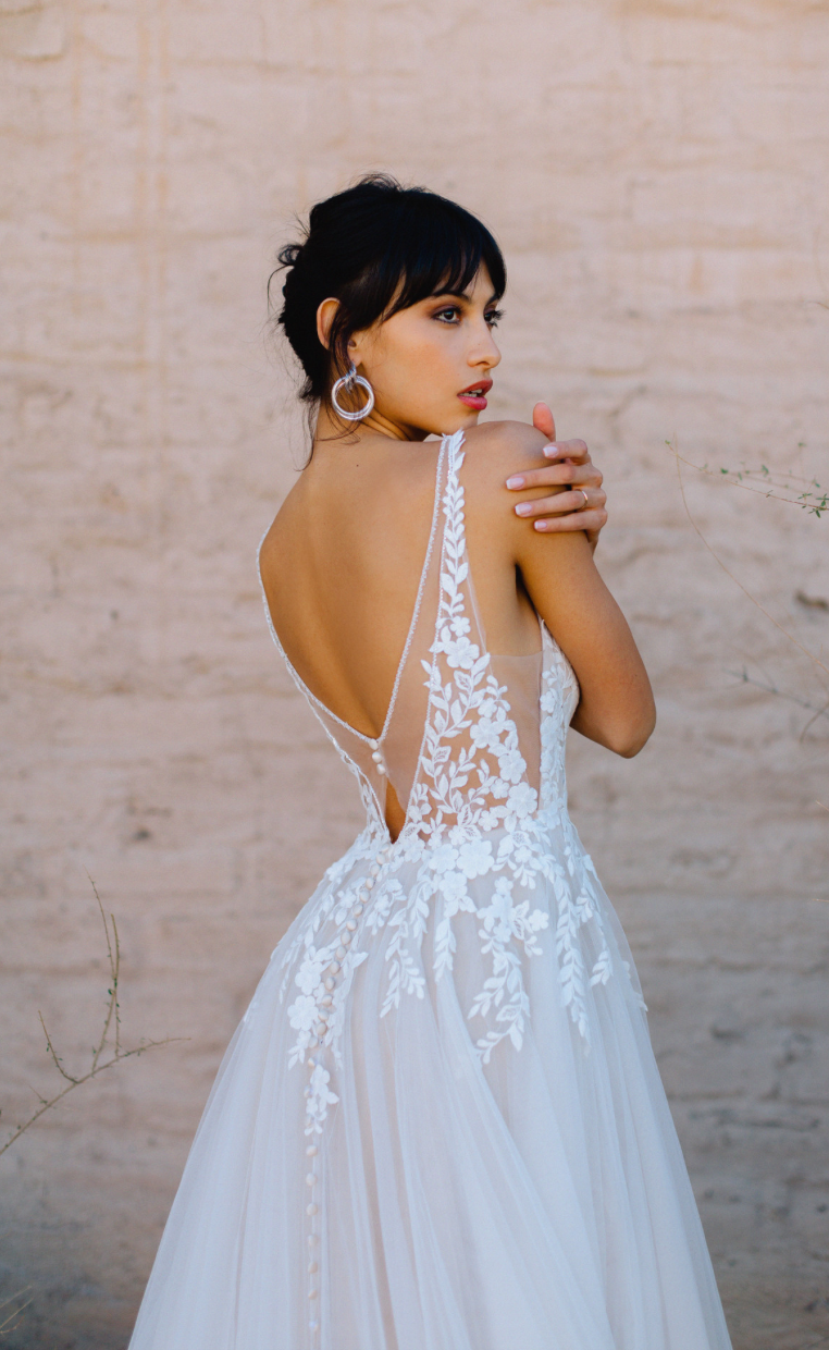 Mason - robe de mariée romantique de coupe A en tulle et dentelle sans perle avec bretelles larges et dos ouvert Mason - robe de mariée romantique de coupe A en tulle et dentelle sans perle avec bretelles larges et dos ouvert