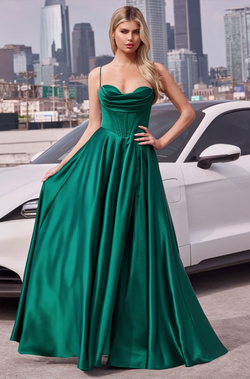 Miha - robe longue en tissus satiné avec corset, bretelles fines, dos lacé et jambe fendue Miha - robe longue en tissus satiné avec corset, bretelles fines, dos lacé et jambe fendue