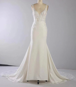 *EXCLUSIVITÉ* Magali - robe de mariée coupe ajustée sans manches avec bas en crêpe et traîne en dentelle