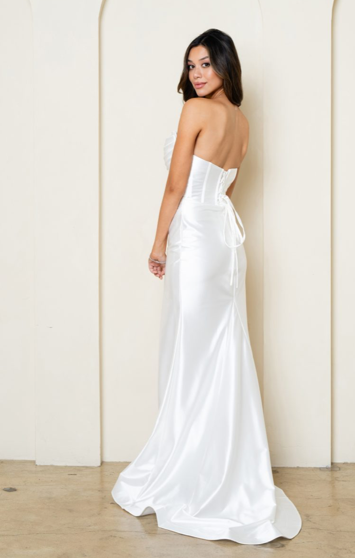 Dayna - robe de mariée simple en jersey satin sans bretelles à dos lacé Dayna - robe de mariée simple en jersey satin sans bretelles à dos lacé