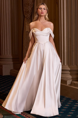 Kayla - robe de mariée simple en tissus satiné avec décolleté en coeur, bretelles off shoulders et dos lacé