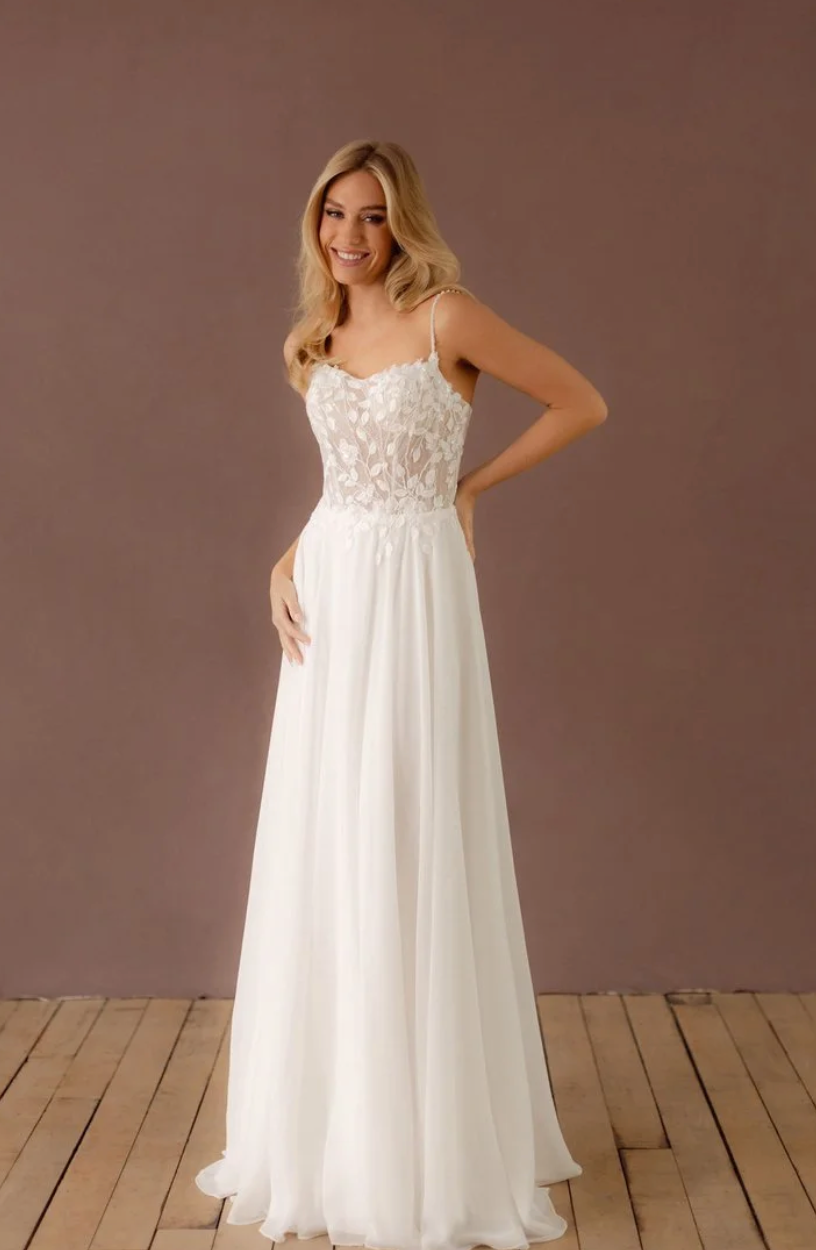 *EXCLUSIVITÉ* Odette - robe de mariée simple et romantique en dentelle avec jupe de chiffon *EXCLUSIVITÉ* Odette - robe de mariée simple et romantique en dentelle avec jupe de chiffon