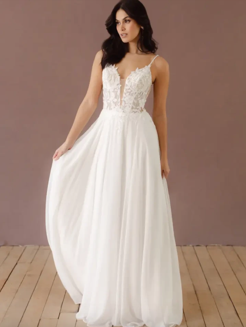 *EXCLUSIVITÉ* Coralie - robe de mariée simple et romantique en dentelle avec jupe de chiffon *EXCLUSIVITÉ* Coralie - robe de mariée simple et romantique en dentelle avec jupe de chiffon