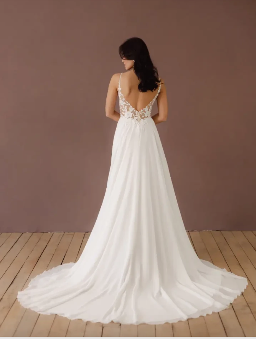 *EXCLUSIVITÉ* Coralie - robe de mariée simple et romantique en dentelle avec jupe de chiffon *EXCLUSIVITÉ* Coralie - robe de mariée simple et romantique en dentelle avec jupe de chiffon