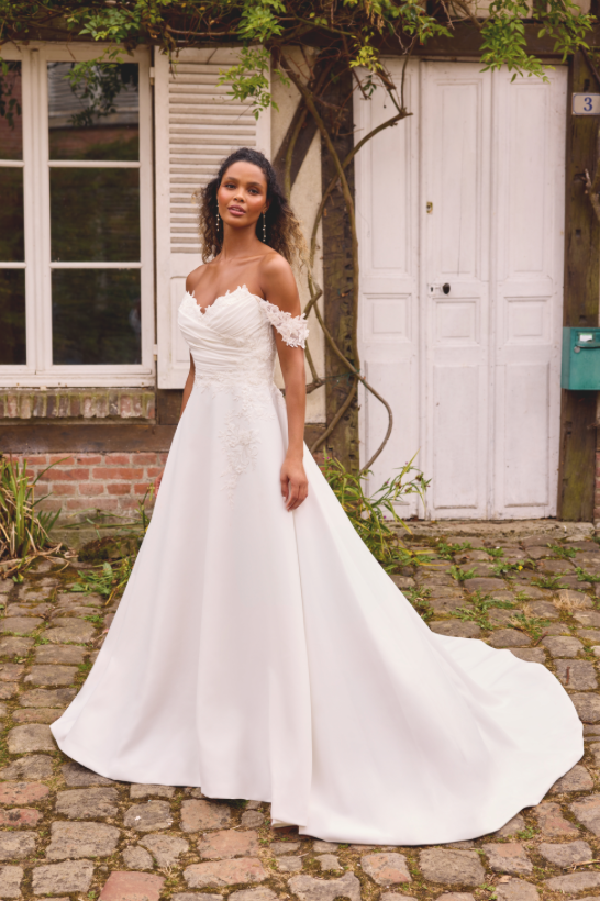 *EXCLUSIVITÉ* Pride - robe de mariée classique à bustier en coeur avec dentelle et bretelles tombantes *EXCLUSIVITÉ* Pride - robe de mariée classique à bustier en coeur avec dentelle et bretelles tombantes