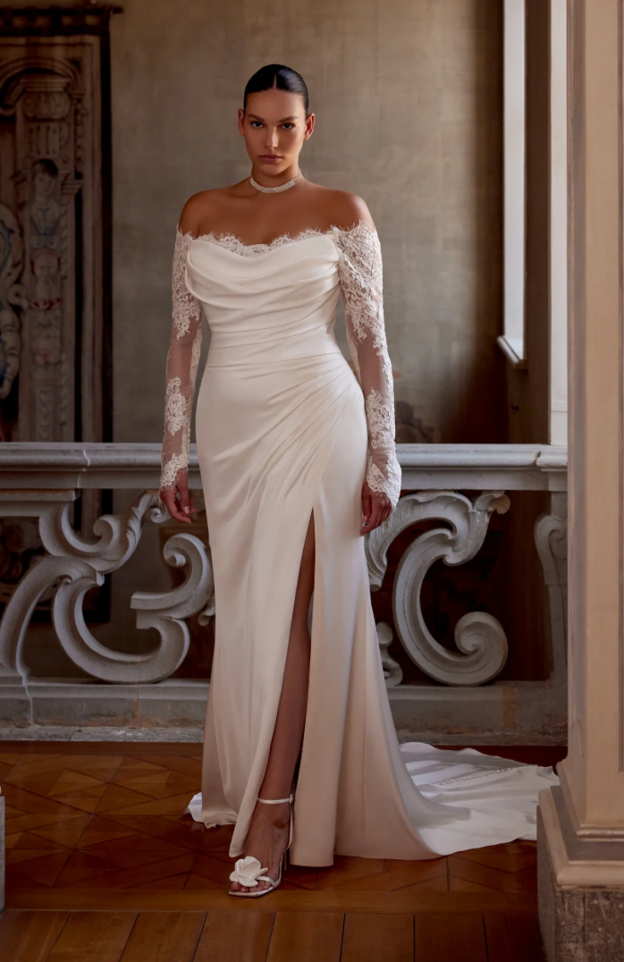 Elsabeth - robe de mariée haut de gamme ajustée en satin extensible avec détails de dentelle au buste et manches de style gants Elsabeth - robe de mariée haut de gamme ajustée en satin extensible avec détails de dentelle au buste et manches de style gants