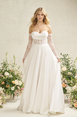 Bérénice - robe de mariée moderne avec haut corset sans bretelle en dentelle non perlé avec jupe de satin luxueuse et fente en dentelle, gants amovibles