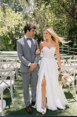 Théo - robe de mariée moderne avec haut corset sans bretelle toute en dentelle non perlé avec fente