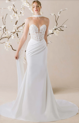 Nadine - robe de mariée coupe ajustée en crêpe avec haut de style corset en dentelle sans perle