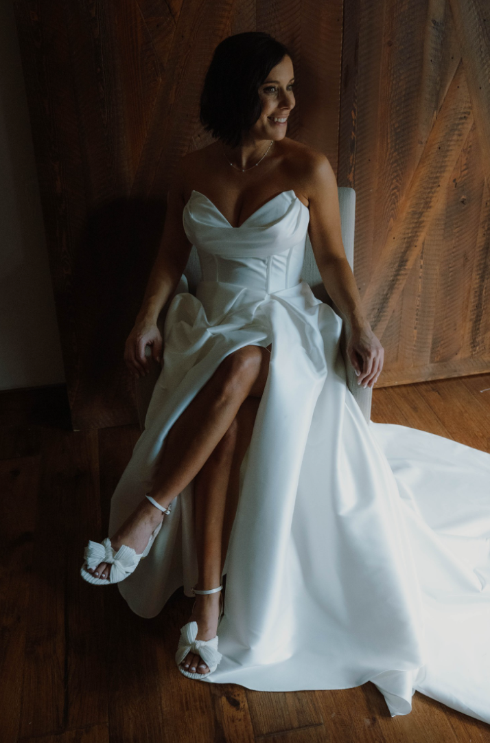 * EXCLUSIVITÉ * Dream - robe de mariée moderne et classique à bustier de style corset avec bretelles tombantes amovibles et fente à la jambe * EXCLUSIVITÉ * Dream - robe de mariée moderne et classique à bustier de style corset avec bretelles tombantes amovibles et fente à la jambe