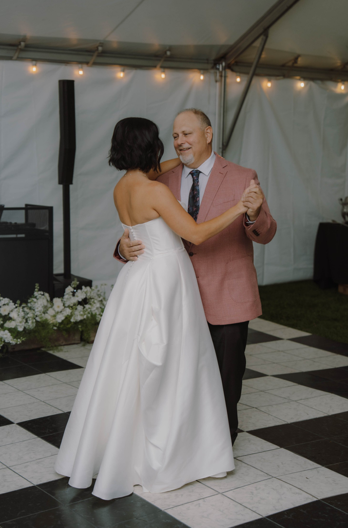 * EXCLUSIVITÉ * Dream - robe de mariée moderne et classique à bustier de style corset avec bretelles tombantes amovibles et fente à la jambe * EXCLUSIVITÉ * Dream - robe de mariée moderne et classique à bustier de style corset avec bretelles tombantes amovibles et fente à la jambe