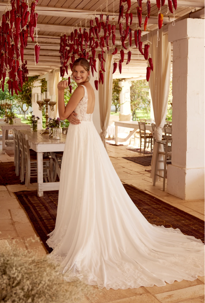 Lou - robe boho romantique moderne en dentelle et jupe de chiffon Lou - robe boho romantique moderne en dentelle et jupe de chiffon