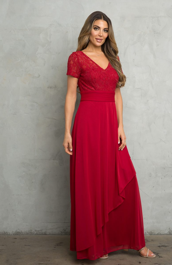 Ramirez - robe de coupe A avec haut en dentelle avec manches courtes et jupe fluide extensible avec cascade Ramirez - robe de coupe A avec haut en dentelle avec manches courtes et jupe fluide extensible avec cascade