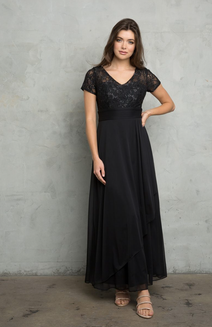 Ramirez - robe de coupe A avec haut en dentelle avec manches courtes et jupe fluide extensible avec cascade Ramirez - robe de coupe A avec haut en dentelle avec manches courtes et jupe fluide extensible avec cascade