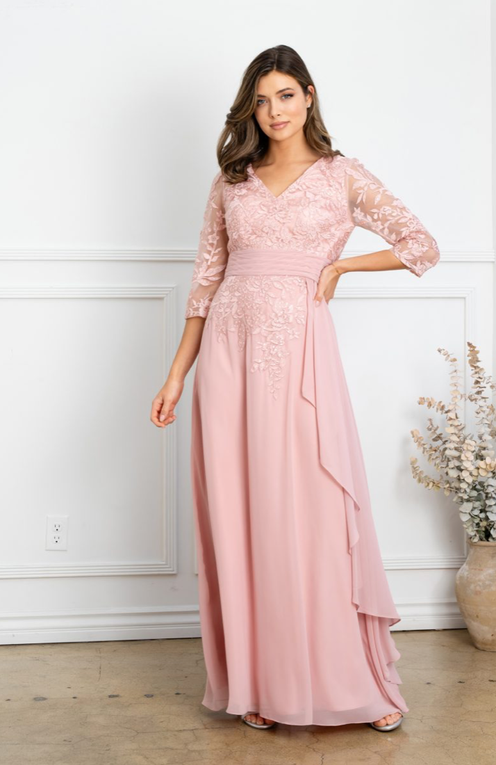 Gigi - robe de coupe A avec haut en dentelle avec manches 3/4 et jupe avec détail en chiffon Gigi - robe de coupe A avec haut en dentelle avec manches 3/4 et jupe avec détail en chiffon