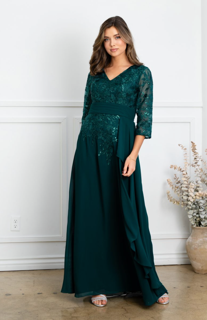 Gigi - robe de coupe A avec haut en dentelle avec manches 3/4 et jupe avec détail en chiffon Gigi - robe de coupe A avec haut en dentelle avec manches 3/4 et jupe avec détail en chiffon