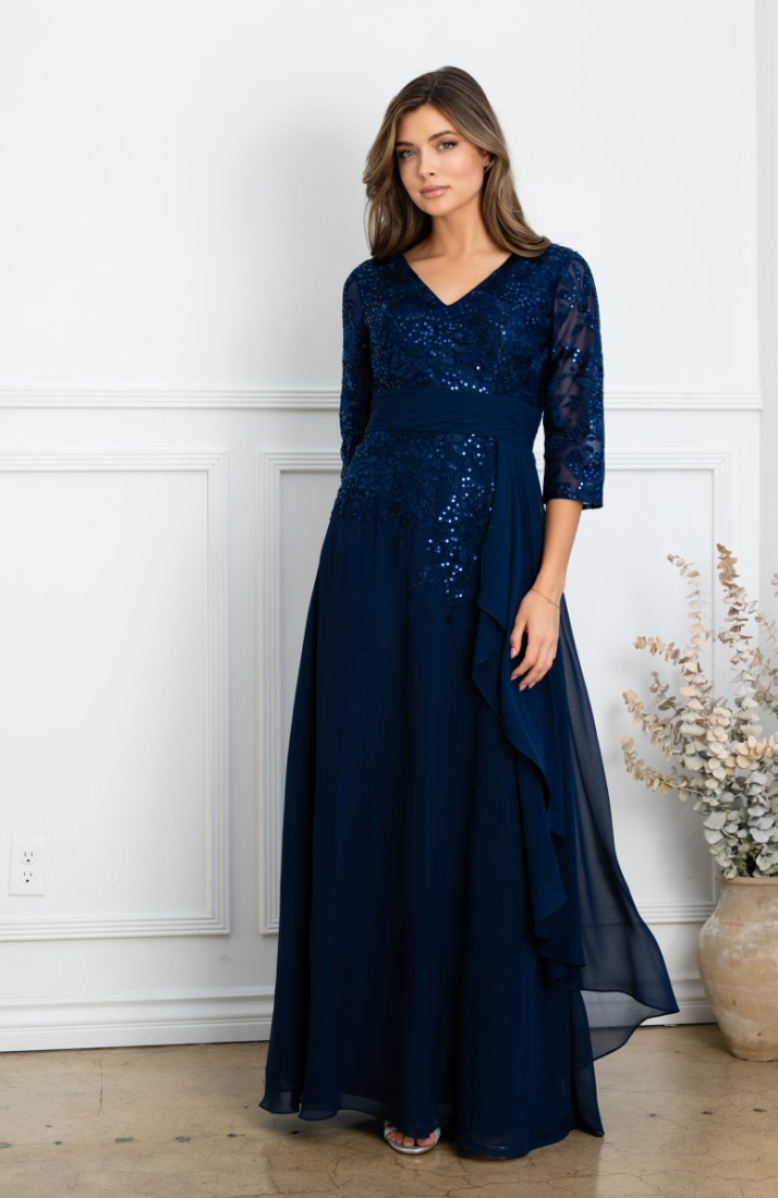 Gigi - robe de coupe A avec haut en dentelle avec manches 3/4 et jupe avec détail en chiffon Gigi - robe de coupe A avec haut en dentelle avec manches 3/4 et jupe avec détail en chiffon
