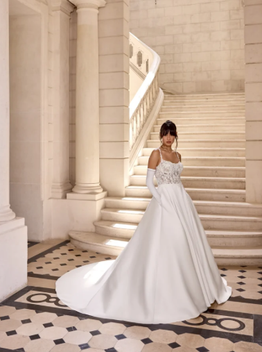 Camille - robe de mariée classique avec haut en dentelle et jupe de satin Camille - robe de mariée classique avec haut en dentelle et jupe de satin