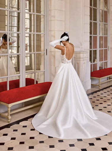 Camille - robe de mariée classique avec haut en dentelle et jupe de satin Camille - robe de mariée classique avec haut en dentelle et jupe de satin