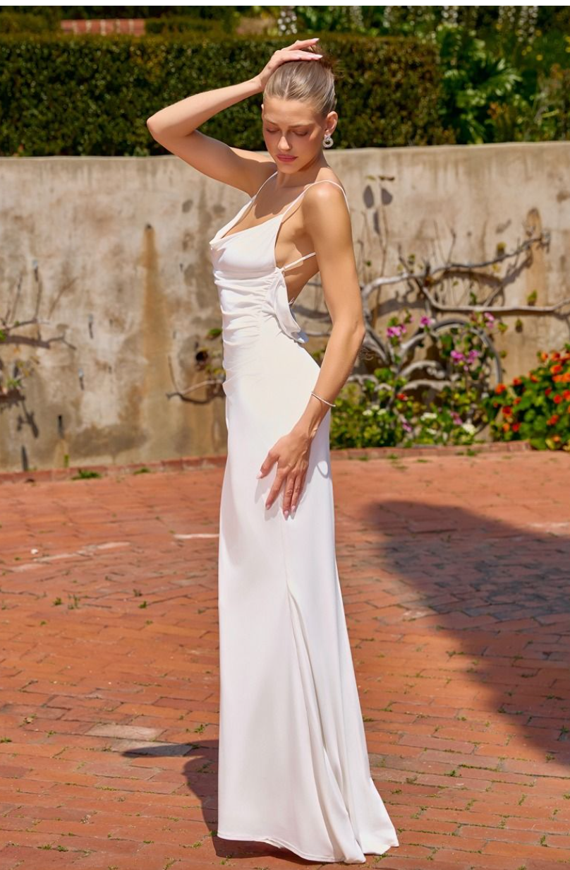 Benjy - robe de mariée simple en jersey extensible avec col baveux et dos nu à détail de dentelle Benjy - robe de mariée simple en jersey extensible avec col baveux et dos nu à détail de dentelle