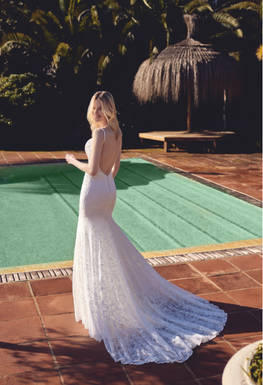 Lydia - robe de mariée coupe ajustée en dentelle avec dos nu
