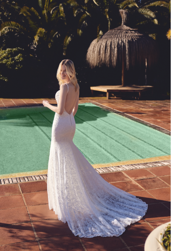 Lydia *échantillon taille 10* - robe de mariée coupe ajustée en dentelle avec dos nu Lydia *échantillon taille 10* - robe de mariée coupe ajustée en dentelle avec dos nu