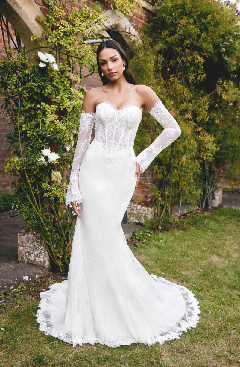 *EXCLUSIVITÉ* Macie - robe de mariée moderne avec haut corset sans bretelle en dentelle non perlé et gants de dentelle avec gants en dentelle *EXCLUSIVITÉ* Macie - robe de mariée moderne avec haut corset sans bretelle en dentelle non perlé et gants de dentelle avec gants en dentelle