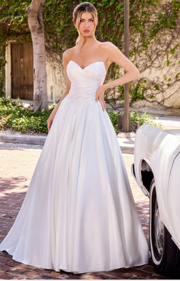 Conor - Robe de mariée longue ligne A en satin sans bretelle avec taille basque et haut à jeu de plis
