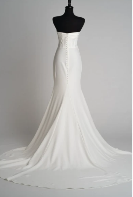 *EXCLUSIVITÉ* Josh - robe de mariée minimaliste en crêpe extensible de coupe ajustée *EXCLUSIVITÉ* Josh - robe de mariée minimaliste en crêpe extensible de coupe ajustée