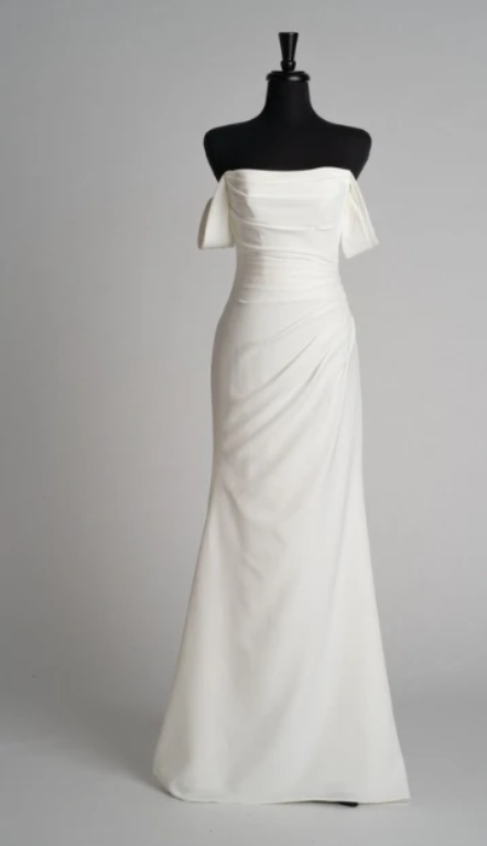 *EXCLUSIVITÉ* Maggie - robe de mariée minimaliste en crêpe extensible de coupe ajustée avec avec bretelles tombantes *EXCLUSIVITÉ* Maggie - robe de mariée minimaliste en crêpe extensible de coupe ajustée avec avec bretelles tombantes