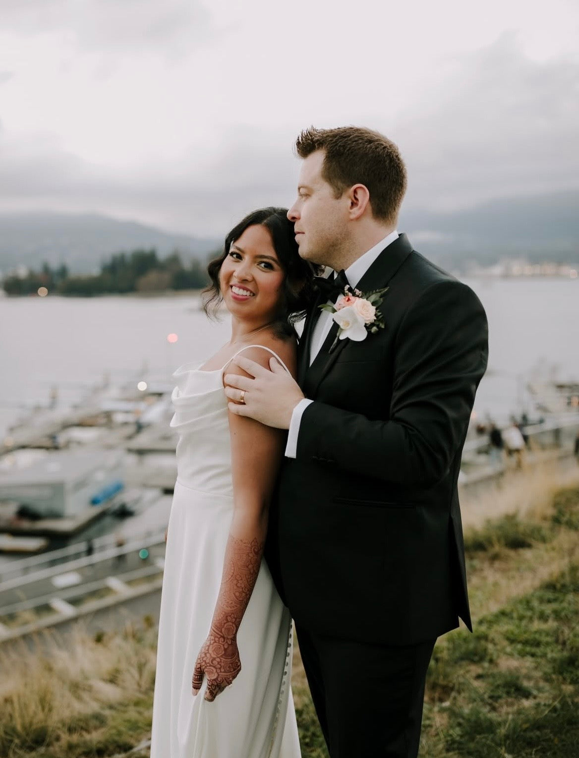 *EXCLUSIVITÉ* Margo - robe de mariée moderne coupe A en crêpe avec poches à la jupe *EXCLUSIVITÉ* Margo - robe de mariée moderne coupe A en crêpe avec poches à la jupe