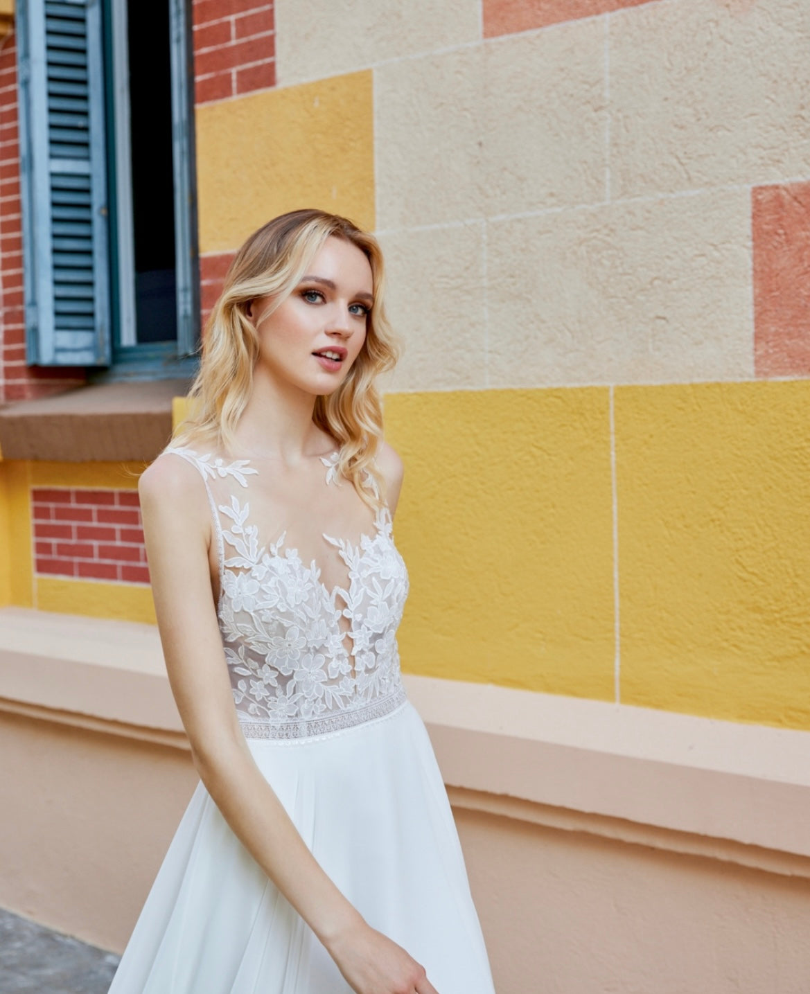 *EXCLUSIVITÉ* Elim *taille plus* - robe de mariée avec encolure de style haut illusion en chiffon *EXCLUSIVITÉ* Elim *taille plus* - robe de mariée avec encolure de style haut illusion en chiffon