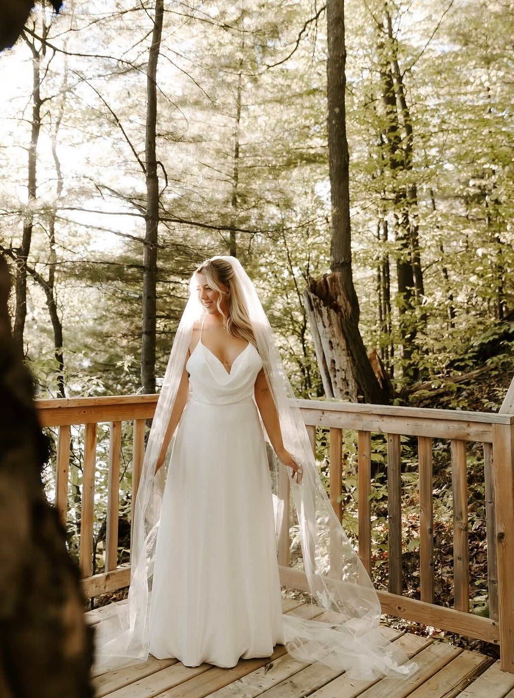Maisie - robe de mariée simple en satin avec dos dégagé et bretelles fines croisées Maisie - robe de mariée simple en satin avec dos dégagé et bretelles fines croisées