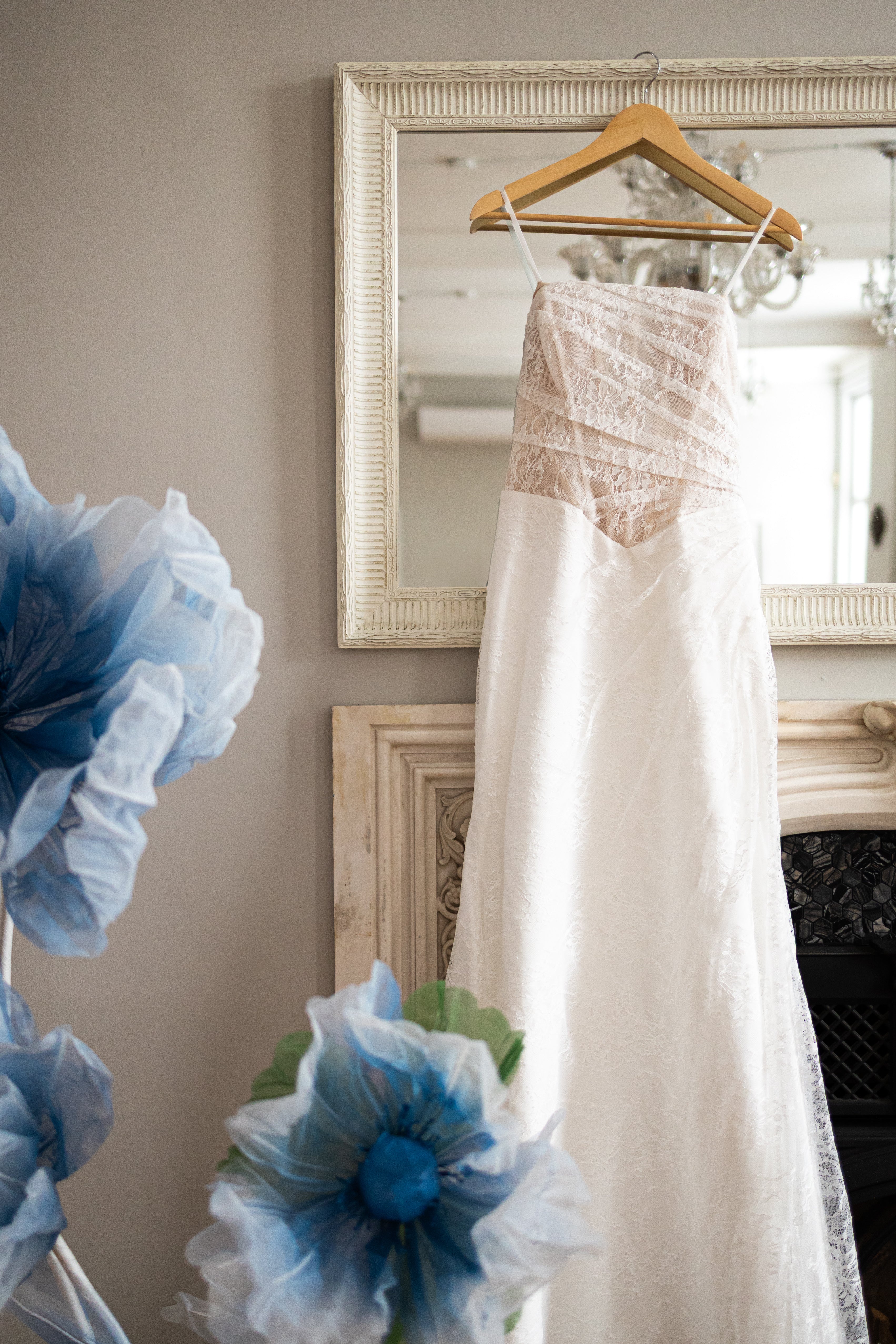 *EXCLUSIVITÉ* Maïa - robe de mariée moderne avec haut corset sans bretelle en dentelle non perlé *EXCLUSIVITÉ* Maïa - robe de mariée moderne avec haut corset sans bretelle en dentelle non perlé