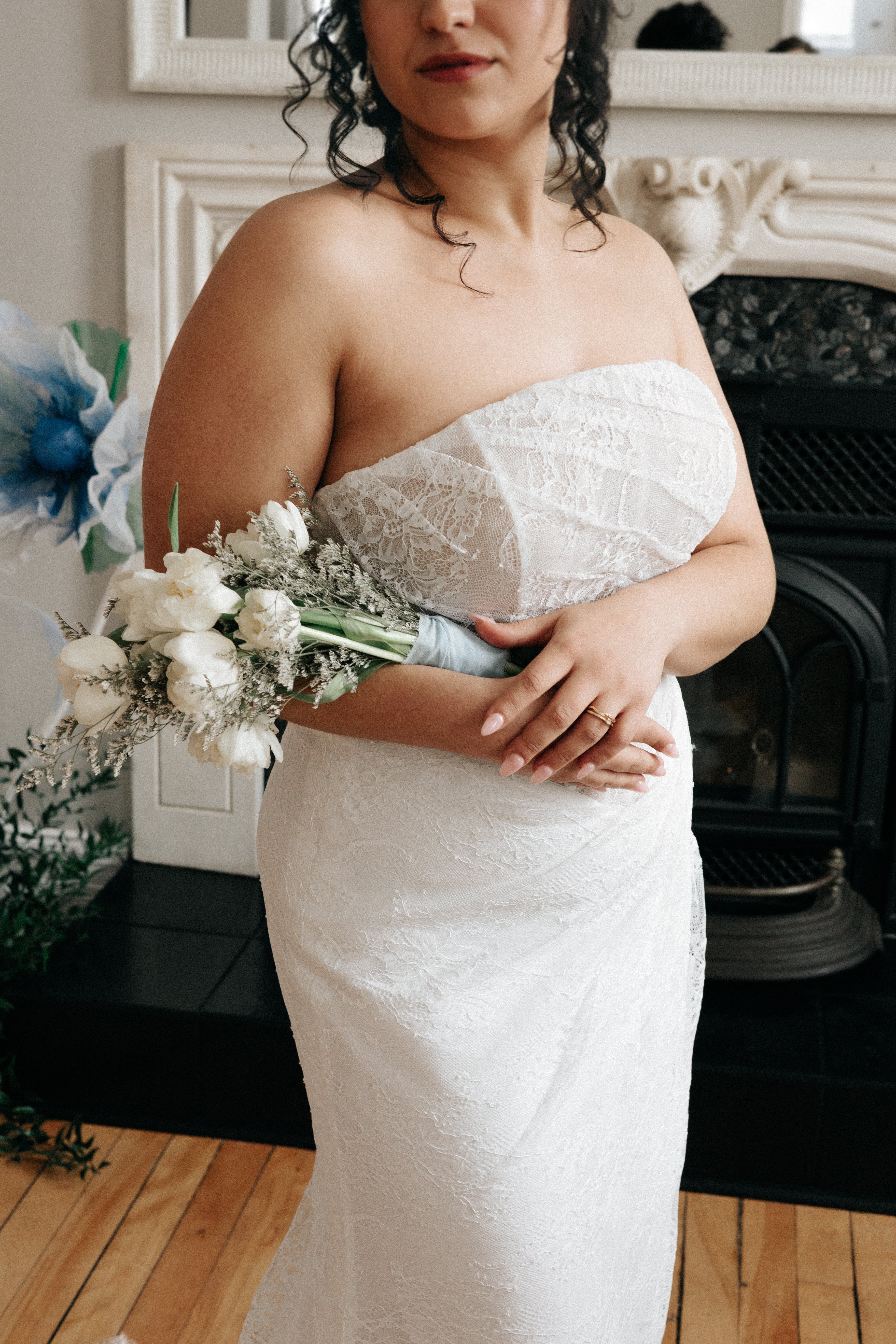 *EXCLUSIVITÉ* Maïa - robe de mariée moderne avec haut corset sans bretelle en dentelle non perlé *EXCLUSIVITÉ* Maïa - robe de mariée moderne avec haut corset sans bretelle en dentelle non perlé