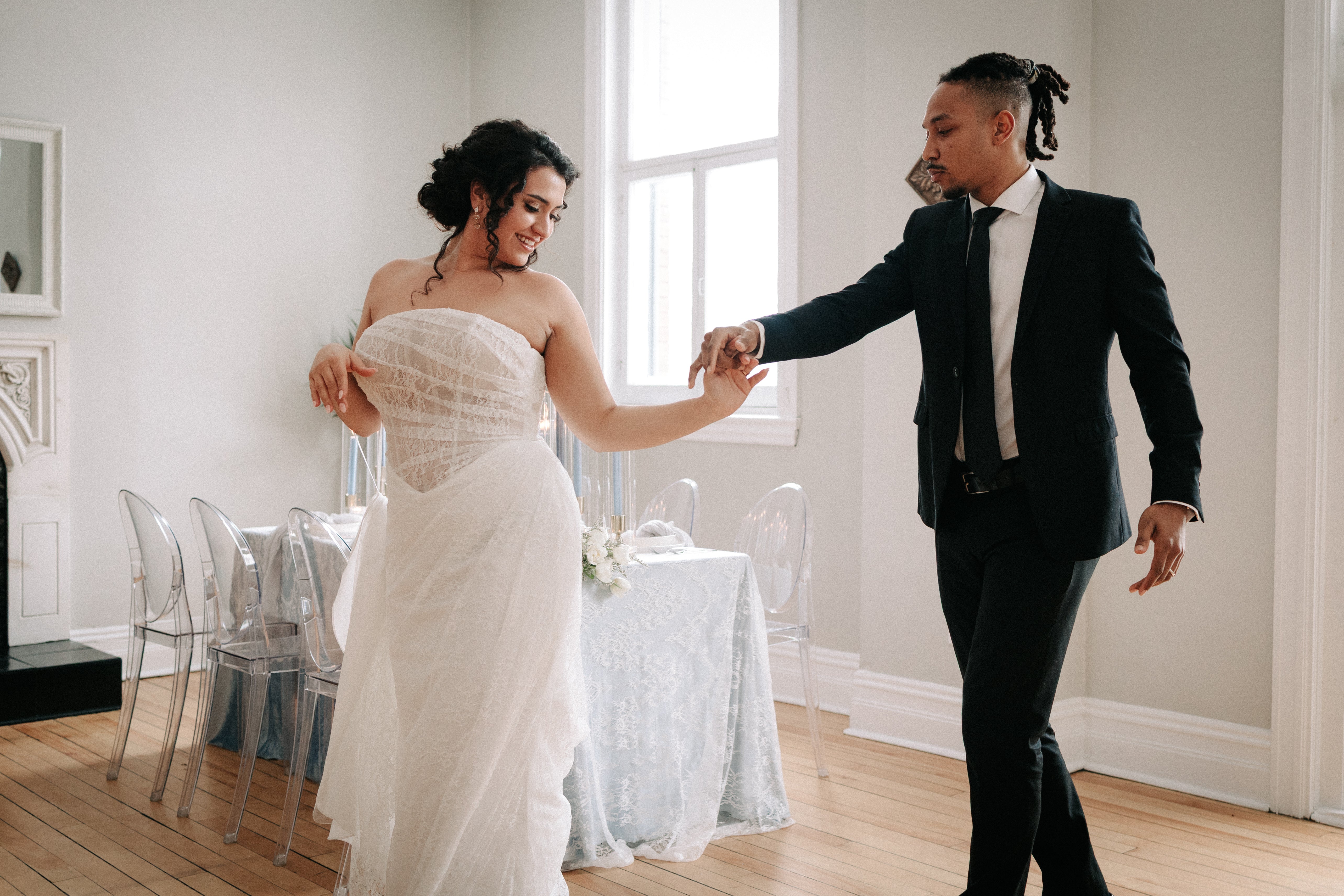 *EXCLUSIVITÉ* Maïa - robe de mariée moderne avec haut corset sans bretelle en dentelle non perlé *EXCLUSIVITÉ* Maïa - robe de mariée moderne avec haut corset sans bretelle en dentelle non perlé