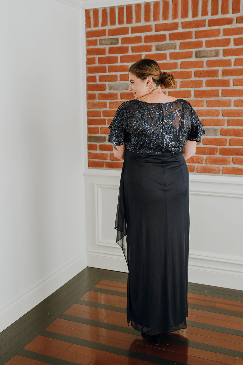 Harmonizer *échantillon taille 10* - robe de coupe droite en jersey extensible brodée du haut avec manches courtes Harmonizer *échantillon taille 10* - robe de coupe droite en jersey extensible brodée du haut avec manches courtes