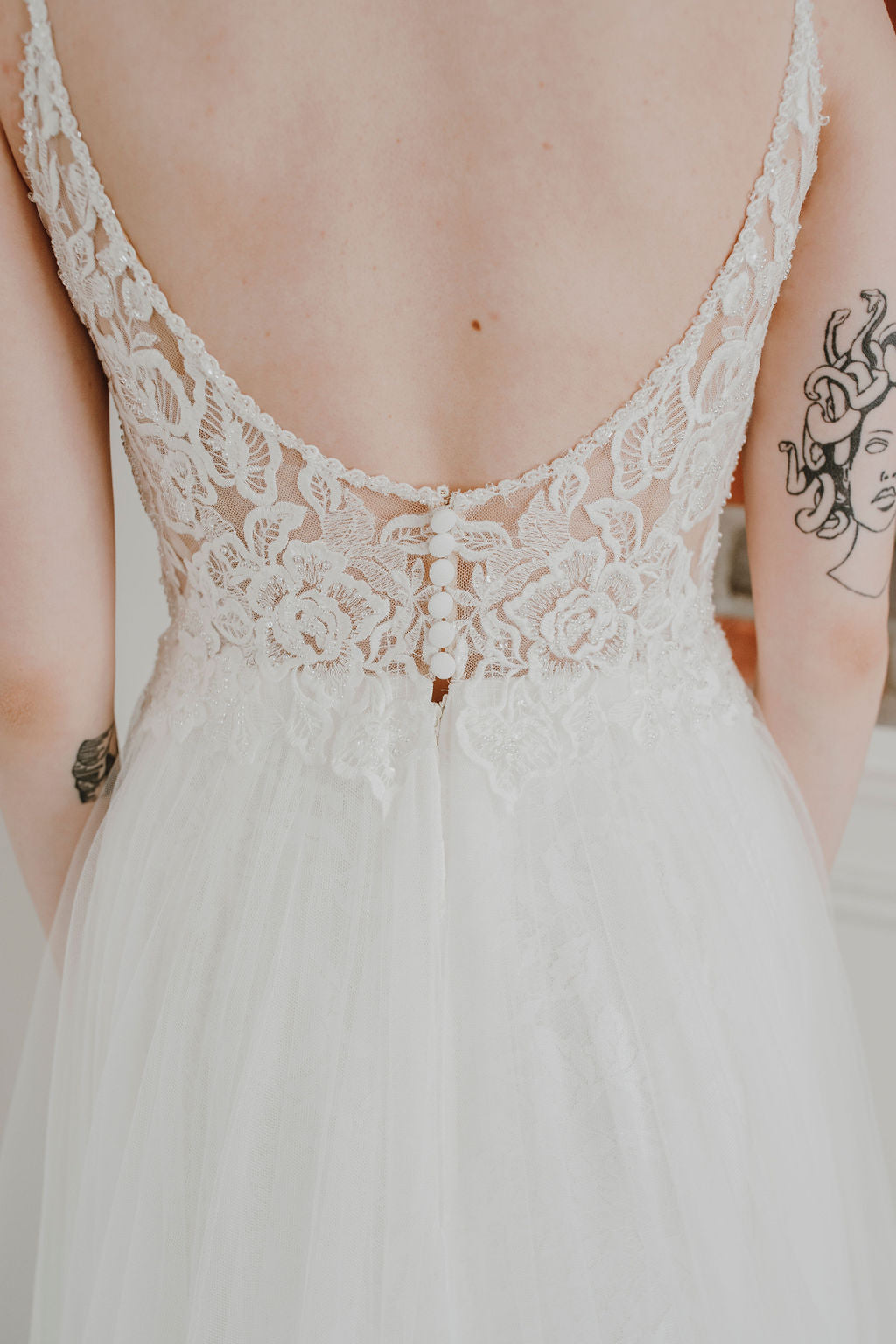 *EXCLUSIVITÉ* Demi aussi disponible *taille plus* - robe boho romantique en dentelle avec haut brodée et dos dégagé *EXCLUSIVITÉ* Demi aussi disponible *taille plus* - robe boho romantique en dentelle avec haut brodée et dos dégagé