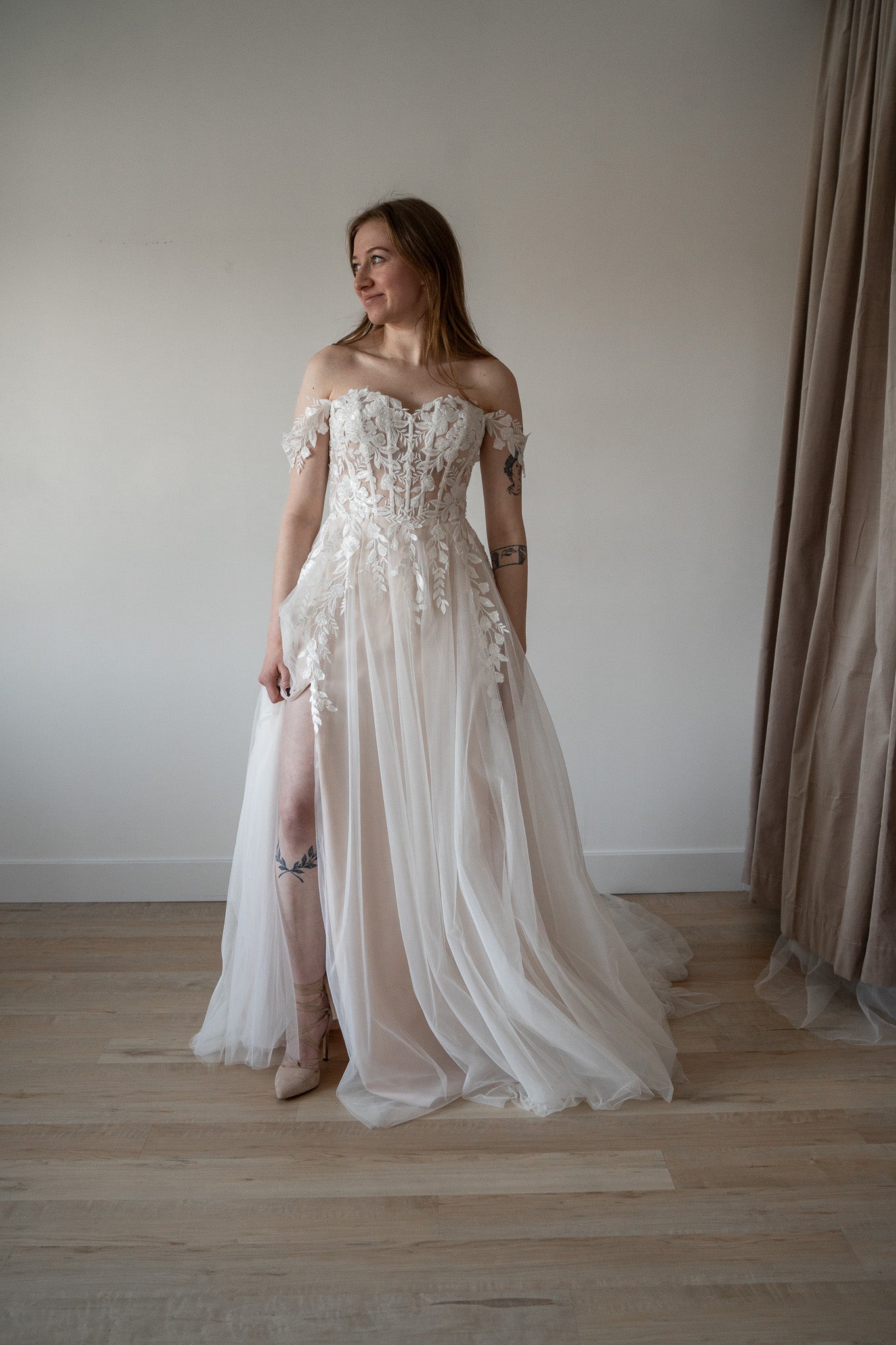 *EXCLUSIVITÉ* Gamba - robe boho romantique coupe A en tulle et dentelle, avec corset apparent et bretelles tombantes *EXCLUSIVITÉ* Gamba - robe boho romantique coupe A en tulle et dentelle, avec corset apparent et bretelles tombantes